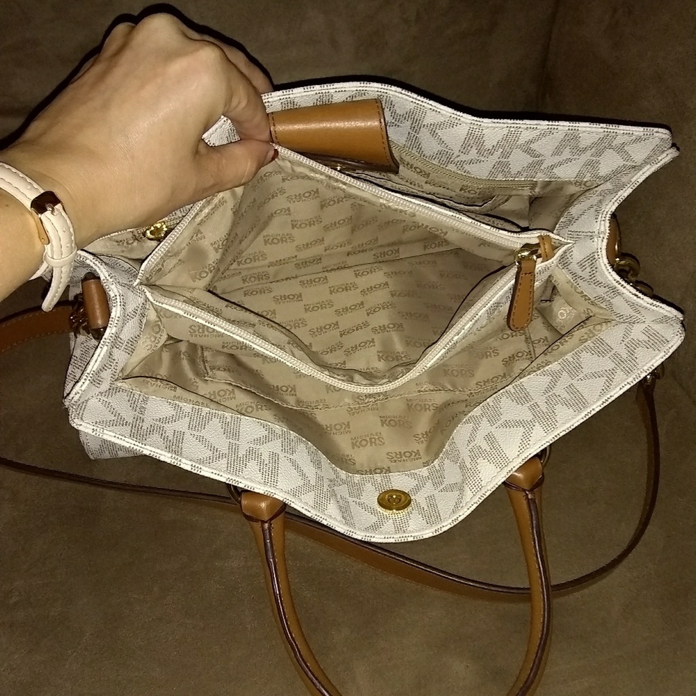 Micheal Kors large Hamilton satchel - Picture 3 of 4